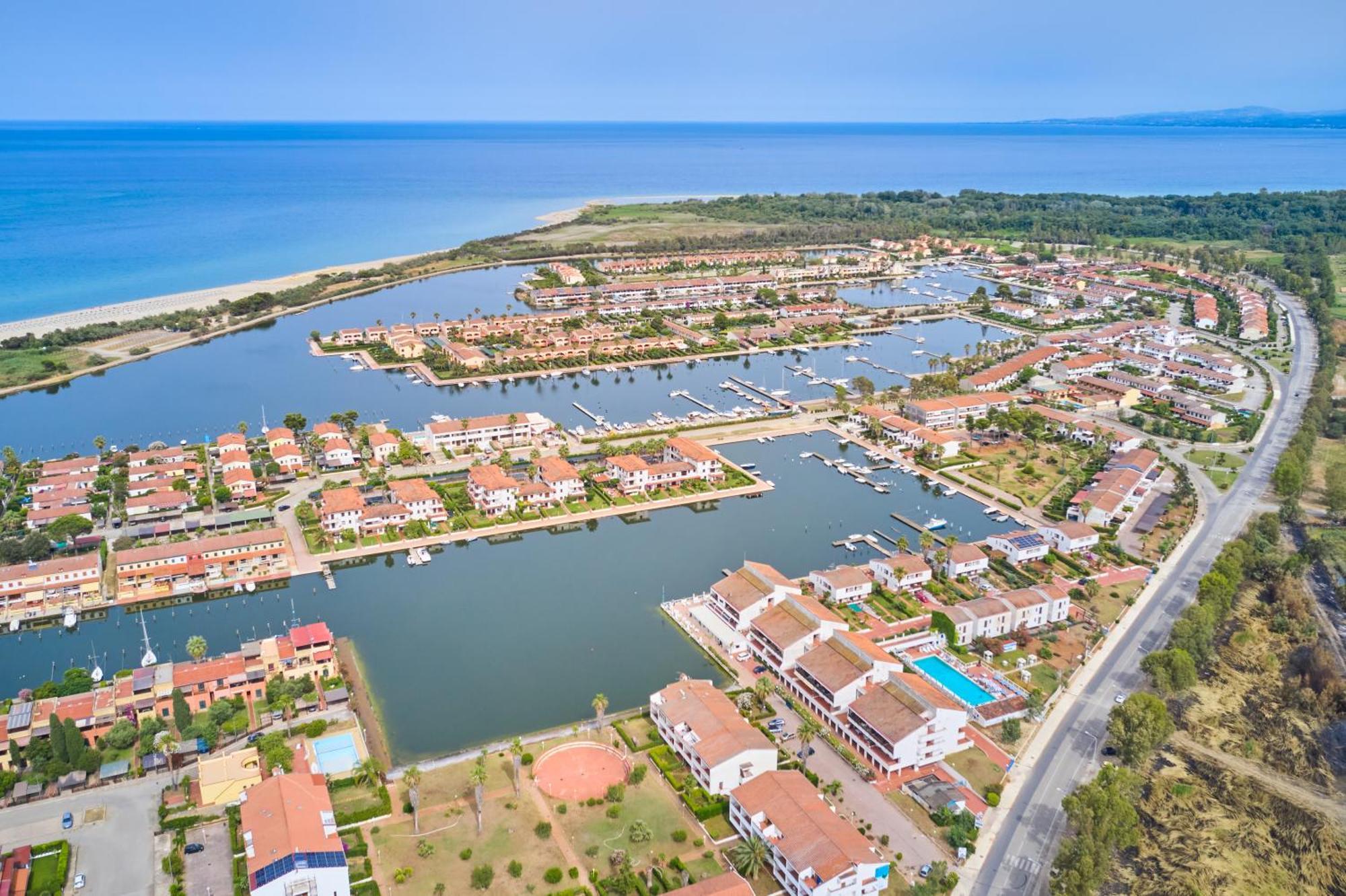 Casa Vacanze Lux By White Aparthotel I Casoni Luaran gambar