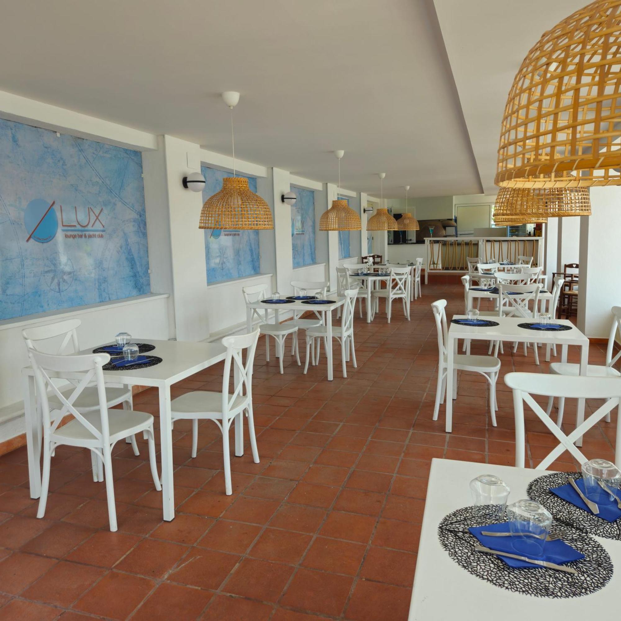 Casa Vacanze Lux By White Aparthotel I Casoni Luaran gambar