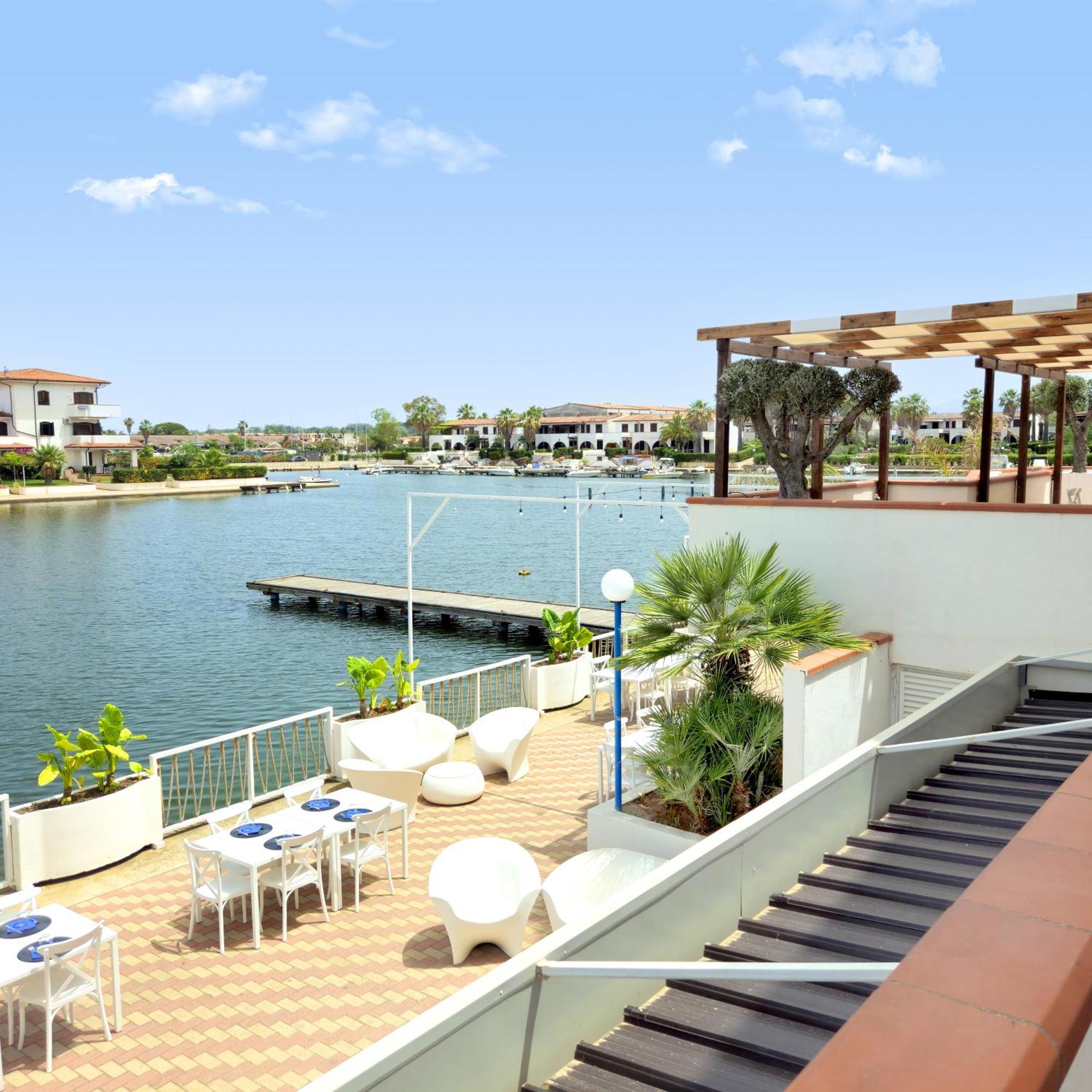 Casa Vacanze Lux By White Aparthotel I Casoni Luaran gambar